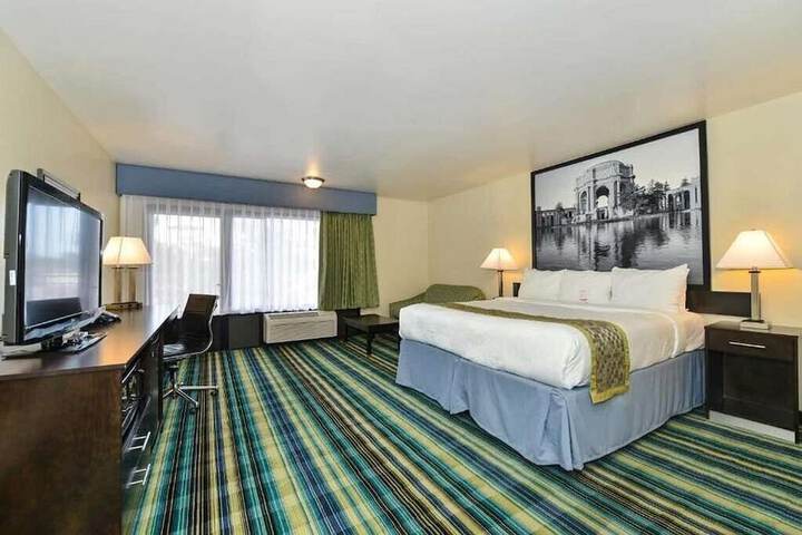 Room 4 of 7