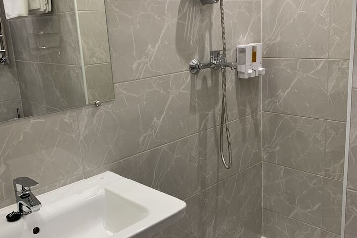 Room 42 of 62
