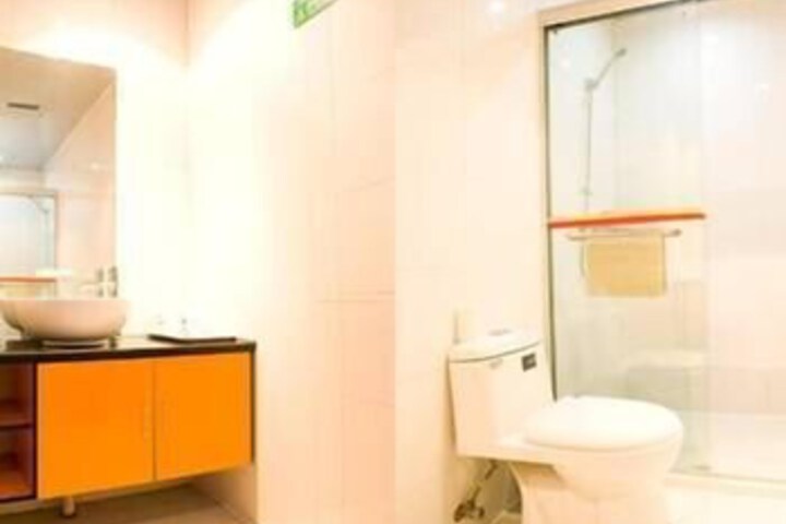 Super 8 Hotel Hangzhou Xiaoshan International Airp in Hangzhou