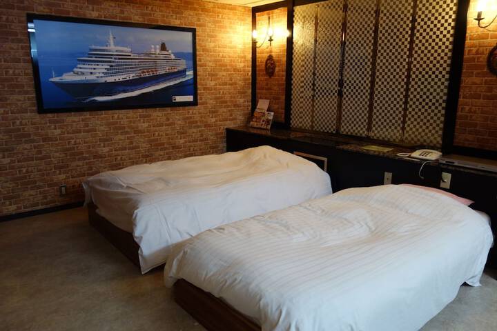 Room 10 of 43