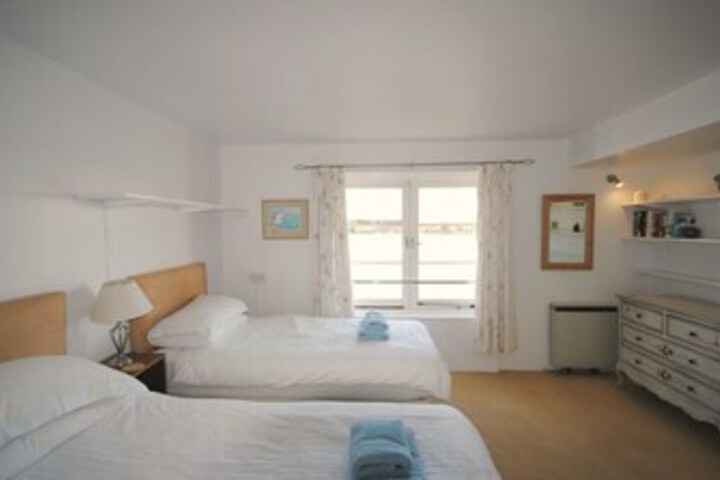 Room 14 of 28