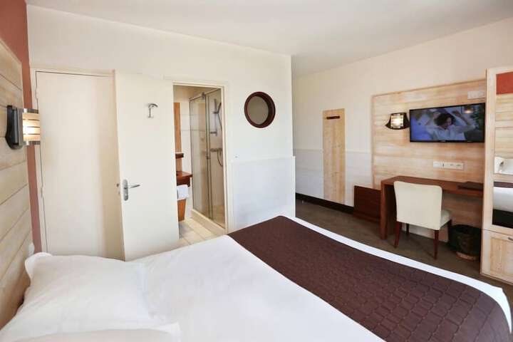Room 5 of 33