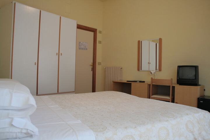 Room 15 of 41