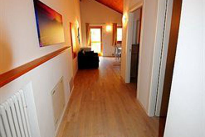 Room 12 of 27