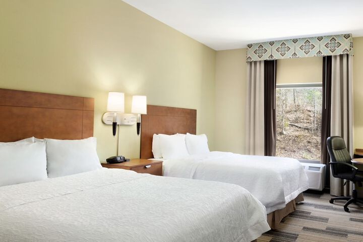 2 Queen Beds (4 of 6)