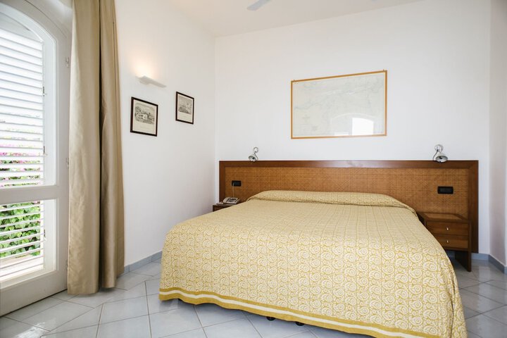 Room 3 of 49