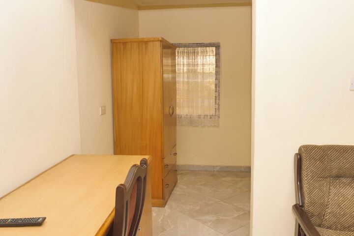 Room 8 of 27