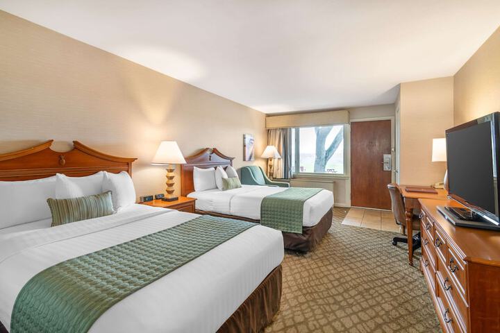 Standard Room, King or Two Doubles (1 of 5)