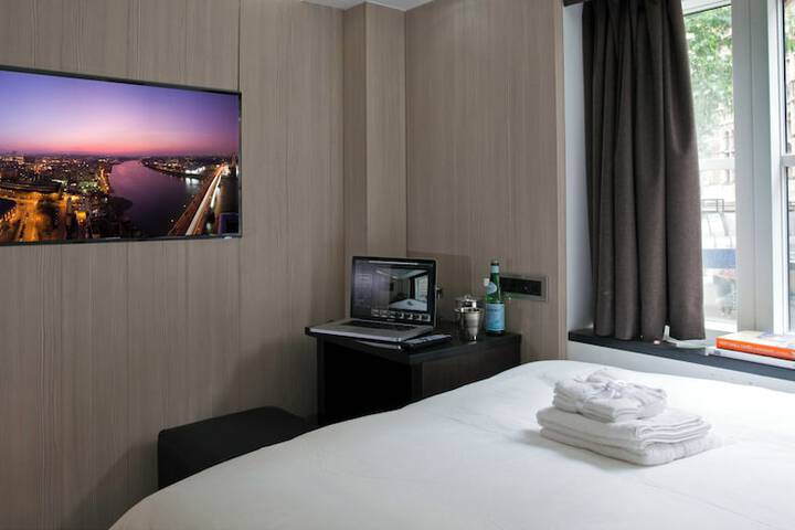 Room 3 of 36