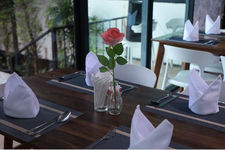 Dining 27 of 47