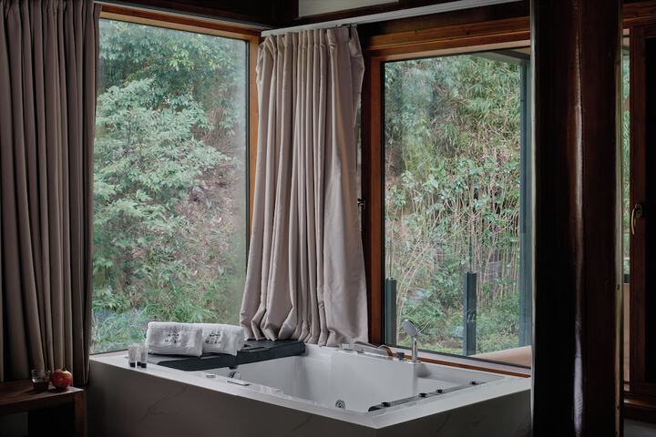 Room 25 of 44