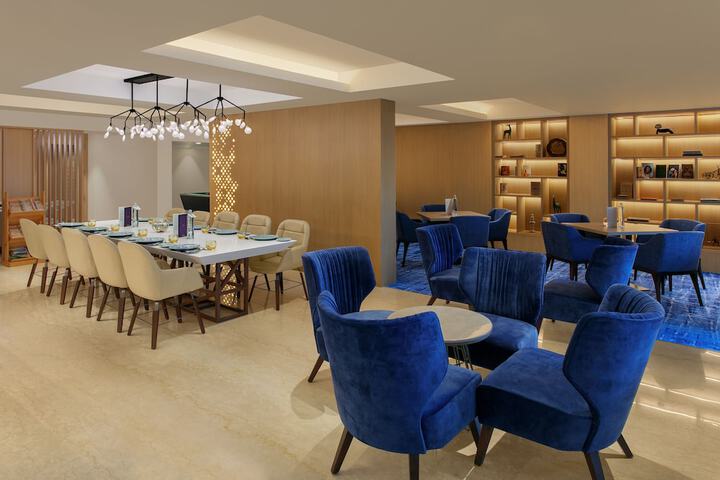 Lounge 104 of 115