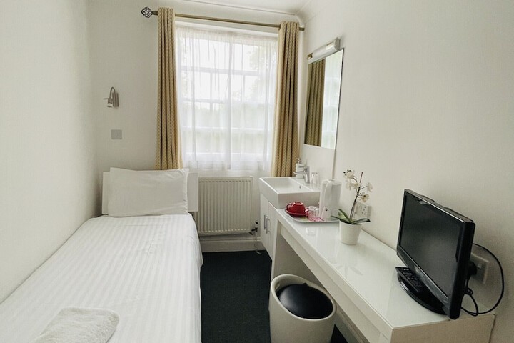Room 32 of 52