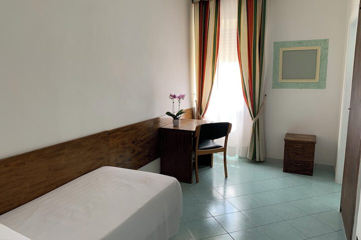 Room 5 of 28