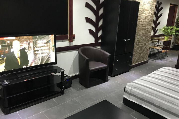 Room 8 of 19