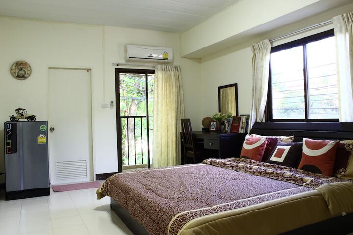 Room 6 of 20