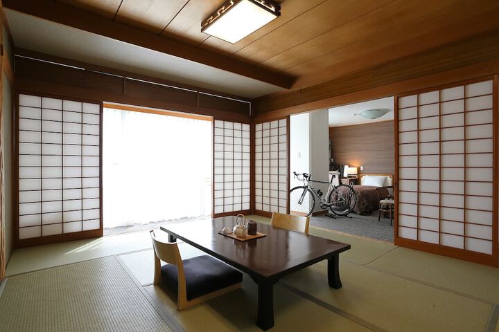 Room 17 of 44