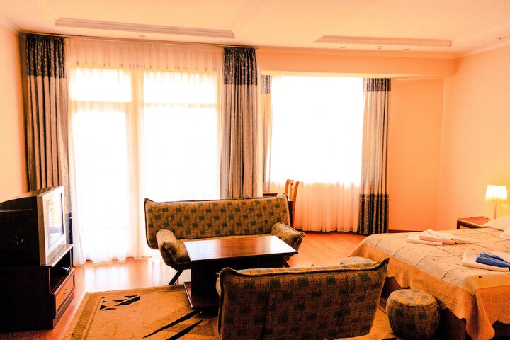 Room 34 of 38