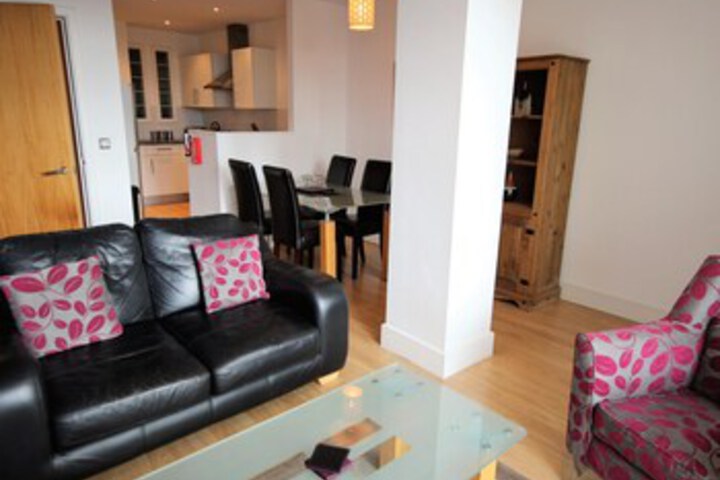 Lounge 19 of 141