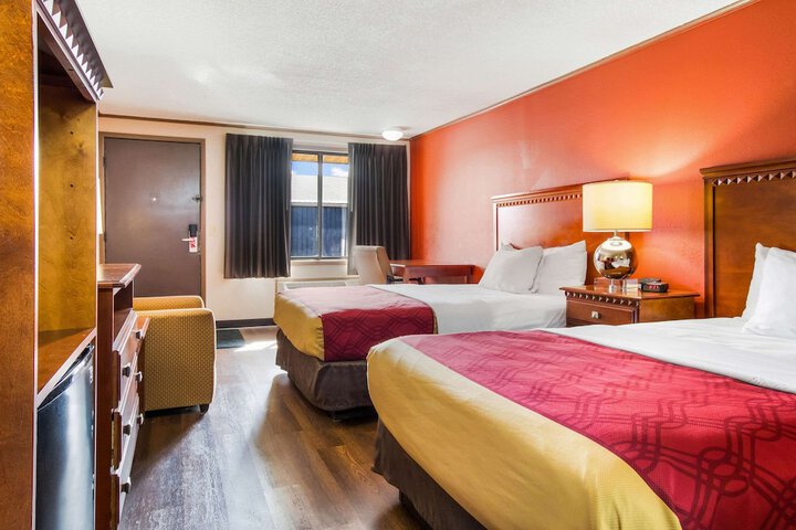 2 Double Beds (6 of 17)