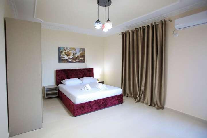 Room 27 of 95