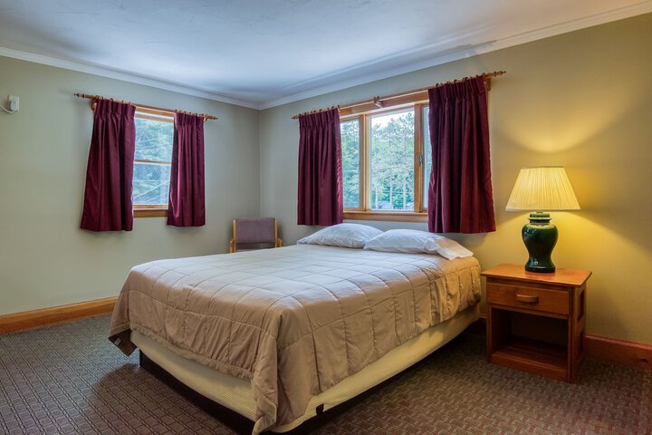 Slope Queen Bed with View (74 of 100)