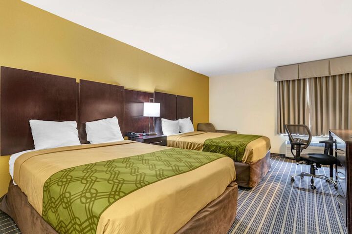 2 Queen Beds (8 of 9)