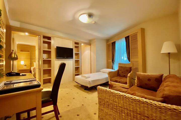 Room 10 of 20