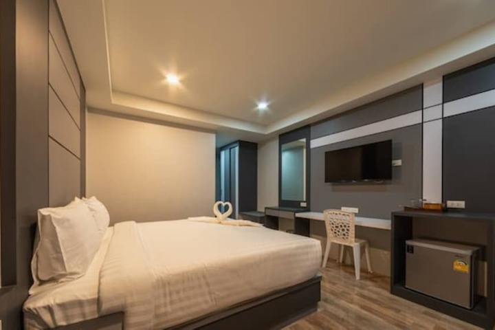 Room 9 of 28