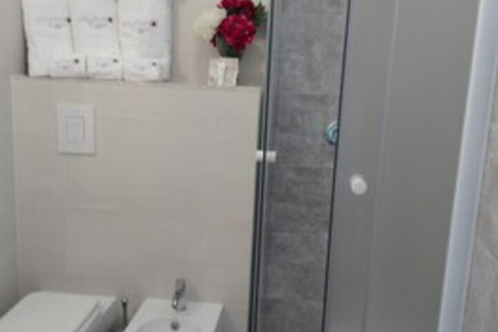 Room 2 of 24