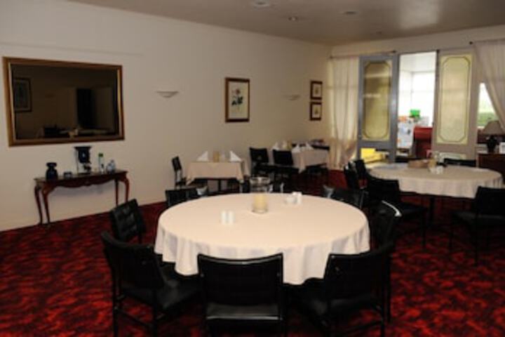 Dining 52 of 66