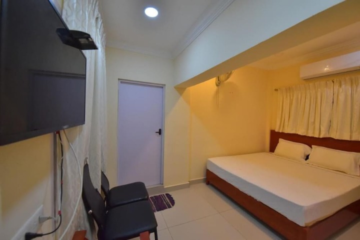 Room 2 of 9