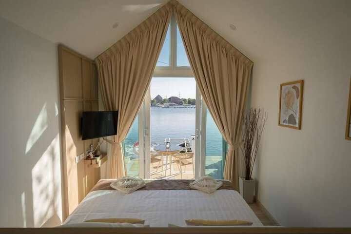 Room 47 of 105