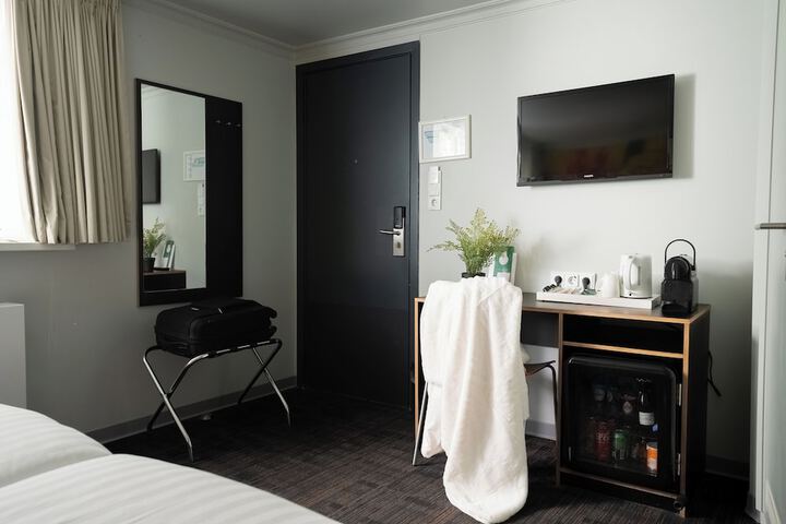 Room 11 of 60