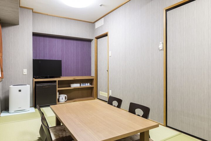 Room 17 of 93