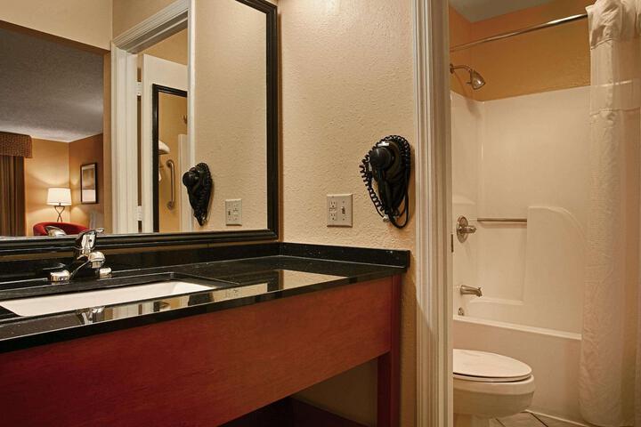 1 King Bed Upstairs High Speed Internet Accessible Microwave and Refrigerator, Continental Breakfast (9 of 16)
