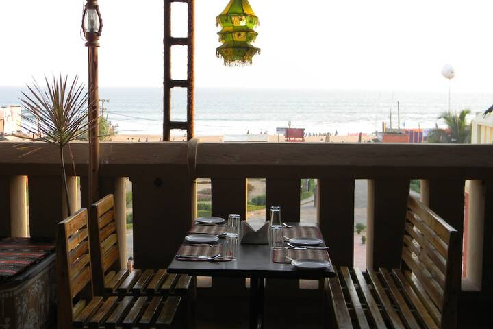 Dining 32 of 42