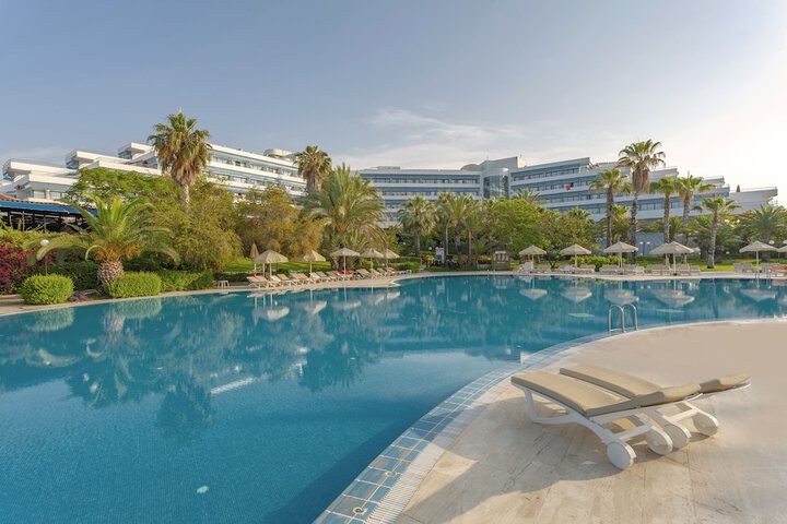 Hotel Pool