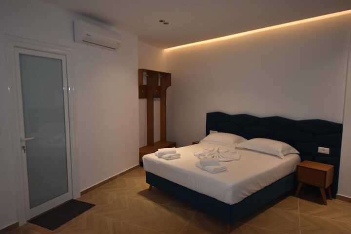 Room 4 of 15