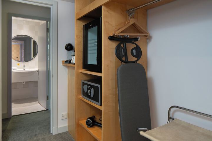 Room 21 of 176