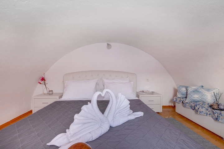 Room 5 of 20