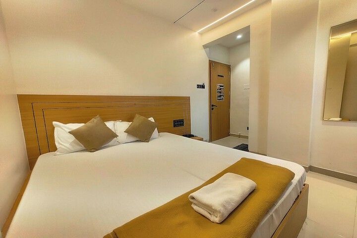 Room 13 of 24