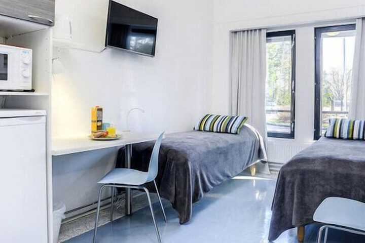 Room 13 of 42