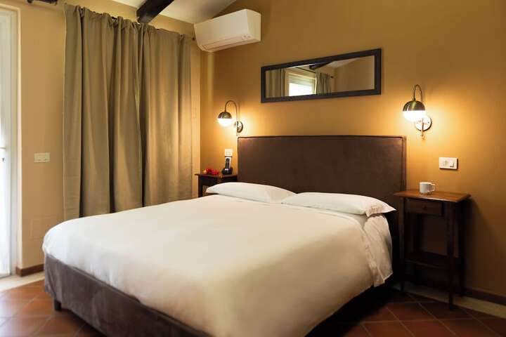 Room 2 of 48