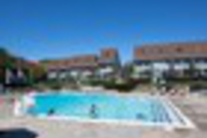 Pool 899 of 984