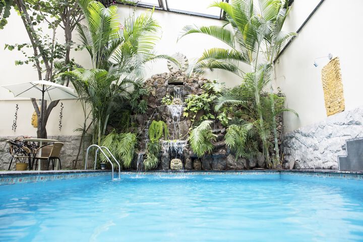 Pool 41 of 60