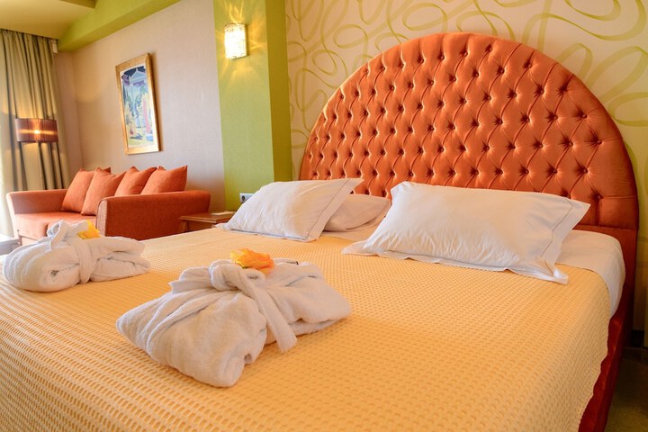 Room 10 of 86