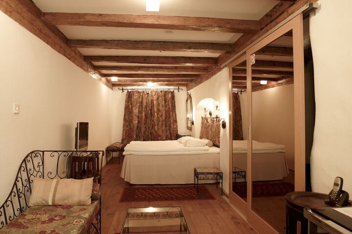 Room 6 of 91