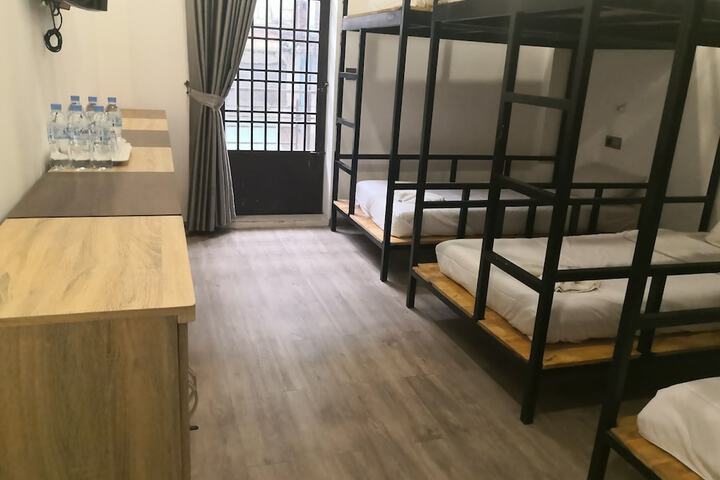Room 17 of 39