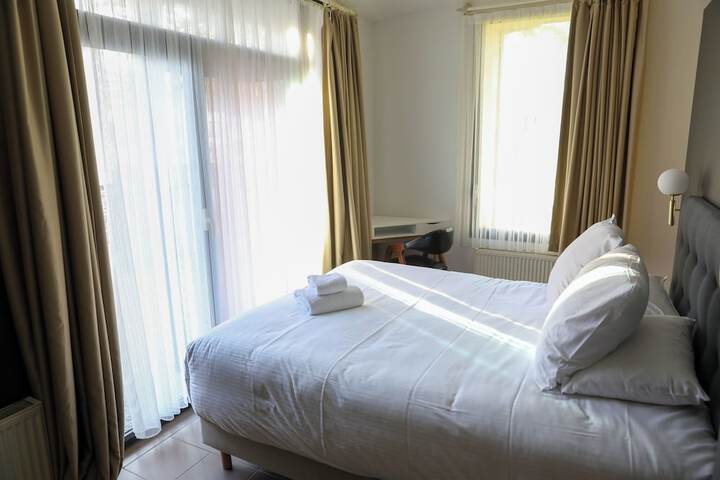 Room 28 of 60